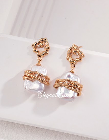 S925 silver baroque natural pearl earrings.